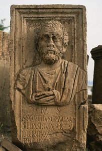 頭を持つステラエ 作： Roman Imperial Period
